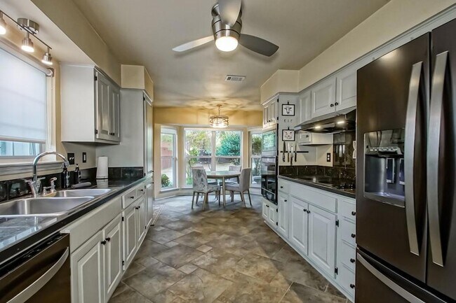 Building Photo - 131 Kingston Dr