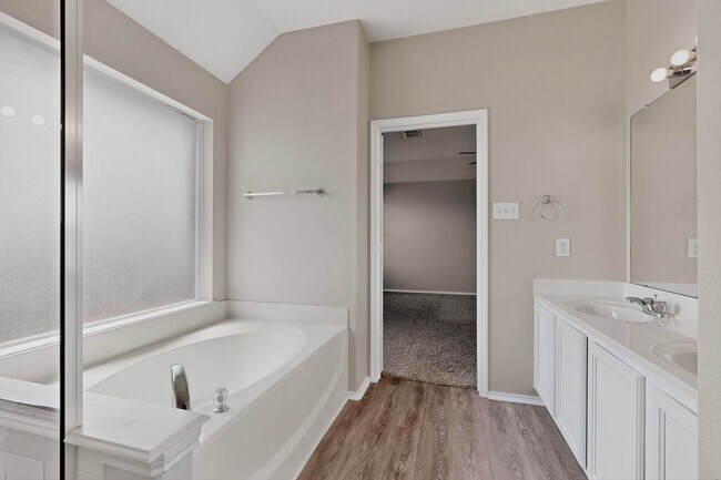 Building Photo - Great Home with Room To Grow in Southbrook!
