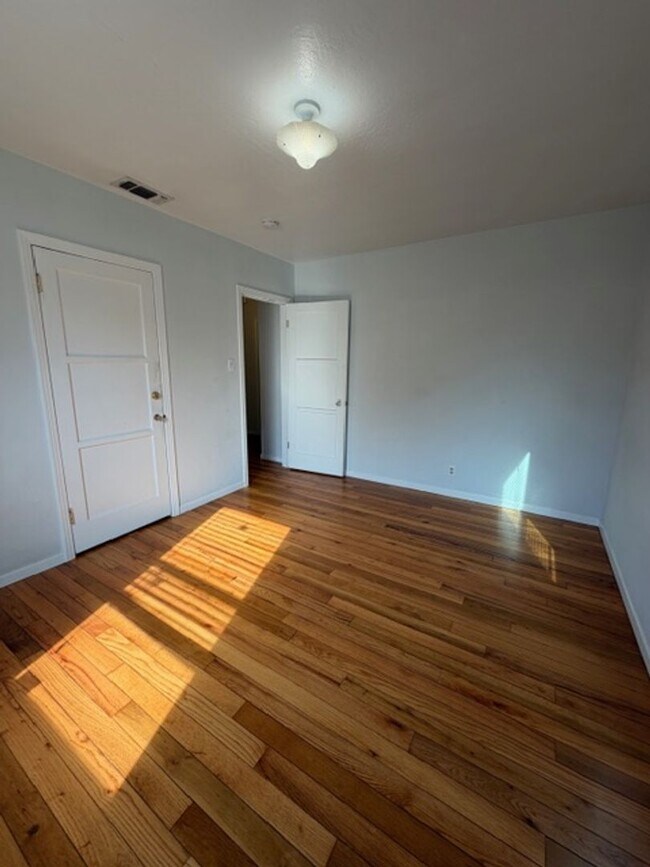 Building Photo - Charming 3-Bedroom Home on a Corner Lot