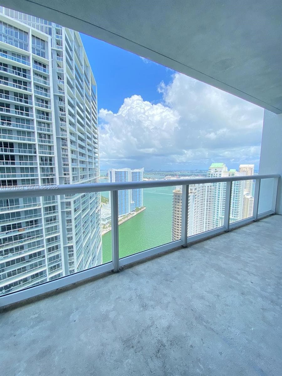 Building Photo - 495 Brickell