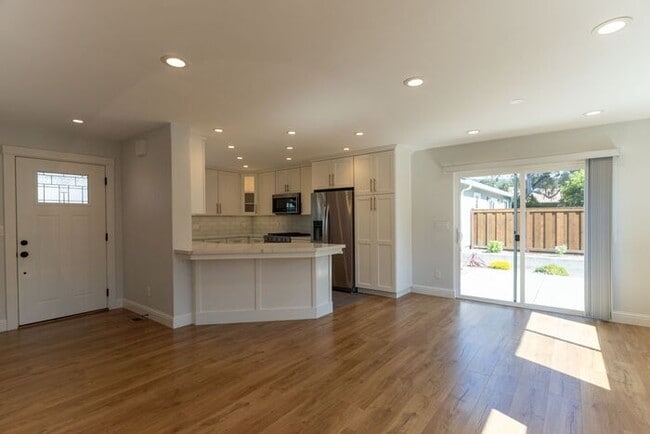 Building Photo - Remodeled Pacific Grove 2-Bedroom with Gourmet Kitchen