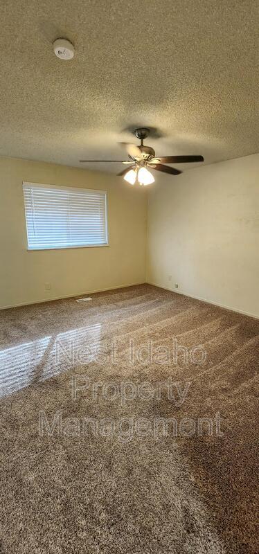 Building Photo - 1377 E Wright St