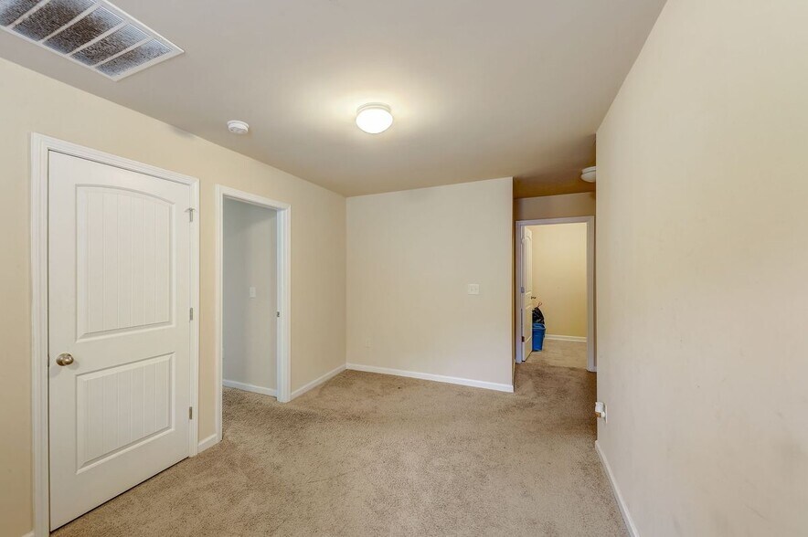 Building Photo - 602 Dodson Lake Ct