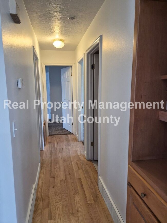 Building Photo - Beautiful Orem Home New Paint and Flooring