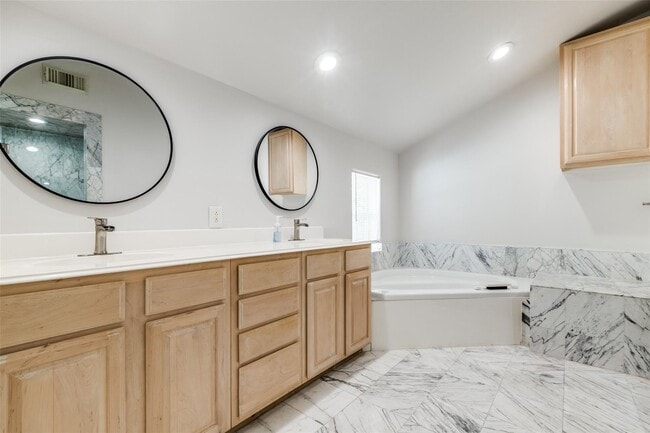 Building Photo - 1318 Peden St