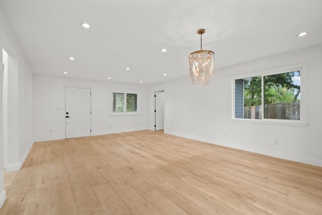 Building Photo - 789 Cañada Rd