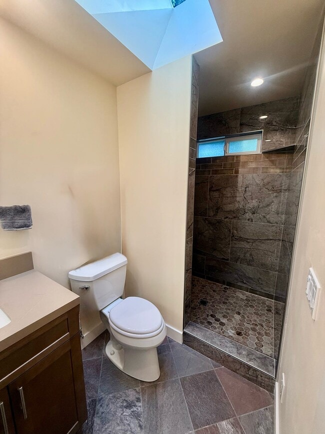 Building Photo - 13240 Loma Rica Dr