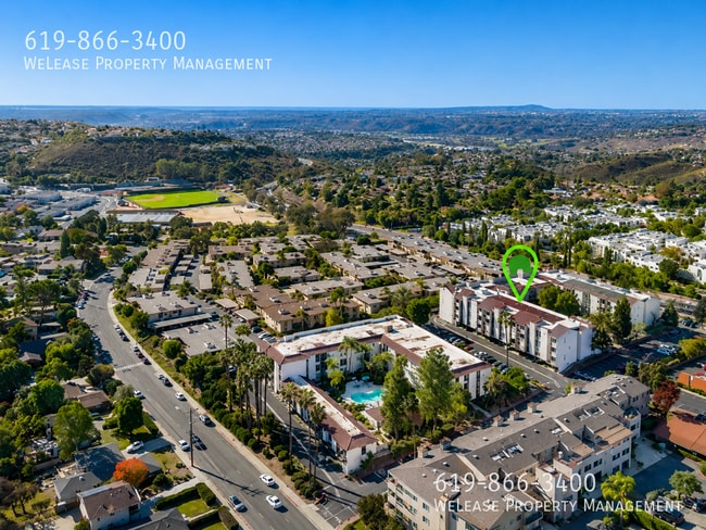 Building Photo - 6930 Hyde Park Dr