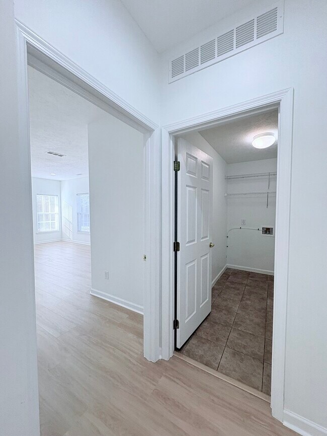 Building Photo - Charming 3 beds 2.5 baths in The Reserves of Beavercreek!