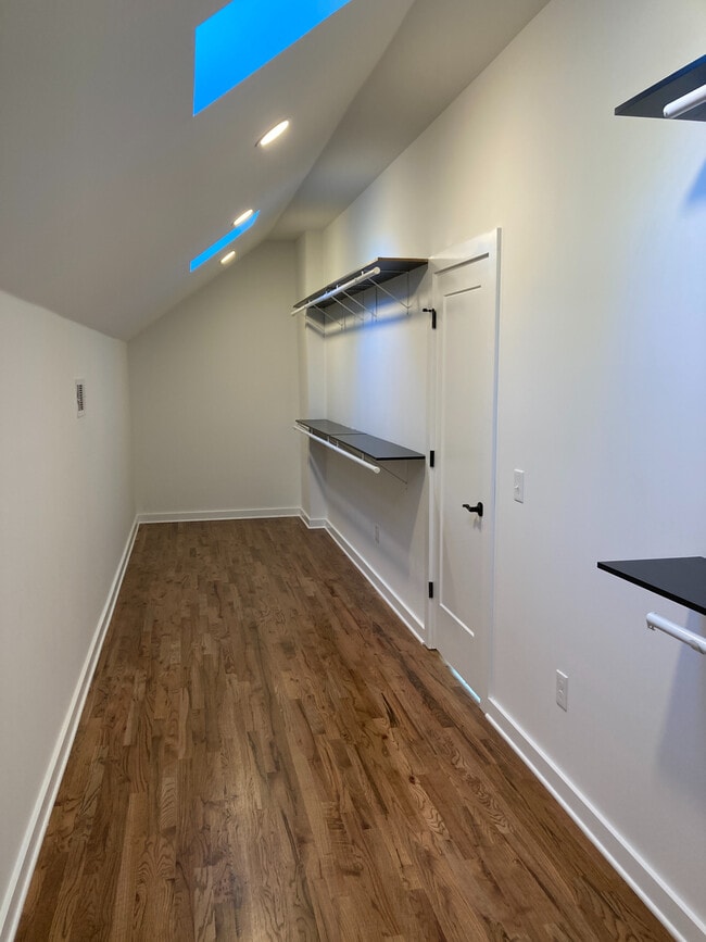 Building Photo - Room in House on Dill Ave SW