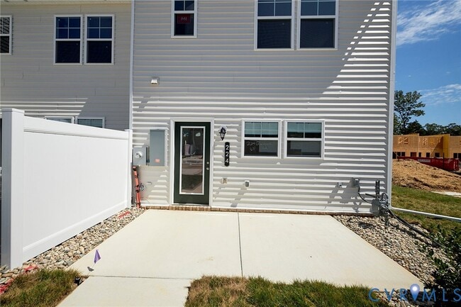 Building Photo - 240 Greenpark Rd