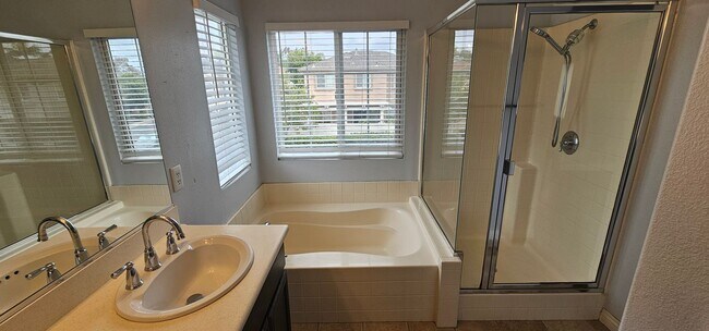 Building Photo - SAN DIEGO / SERRA MESA  - STONECREST VILLA...