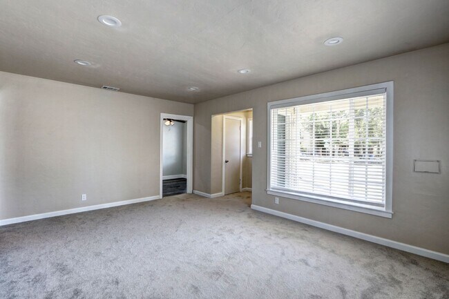 Building Photo - 5400-5402 Folsom Blvd