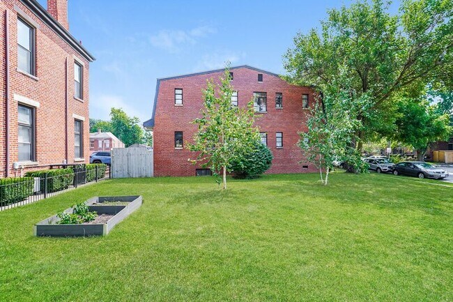 Building Photo - 10-20 Deshler Ave