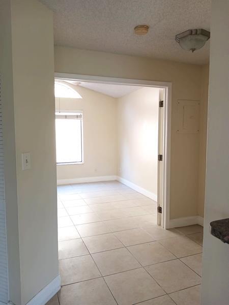 Building Photo - 1055 Coral Club Dr