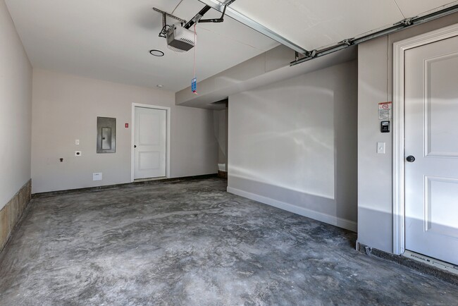 Building Photo - 326 Meadowside Rd
