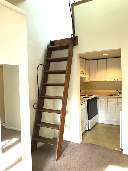 Primary Photo - 614 Elliott St NE