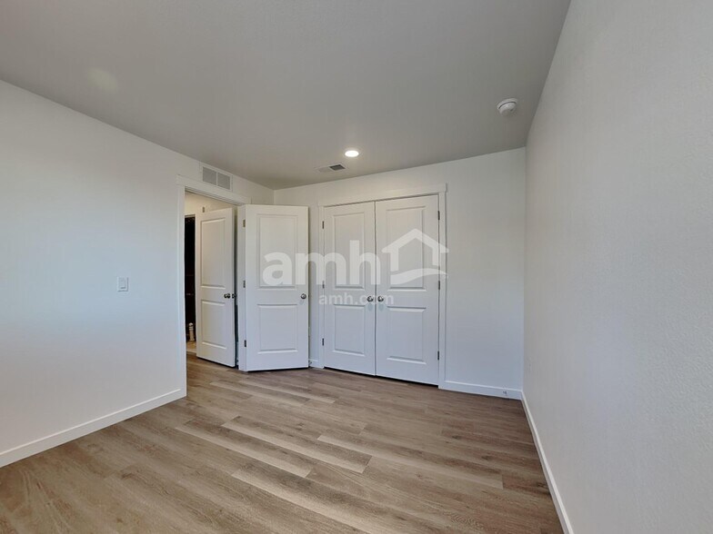 Building Photo - 26146 E Calhoun Pl