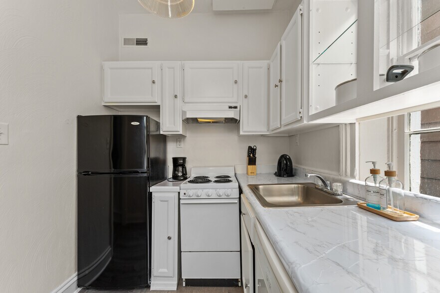 Building Photo - 367 Middle St