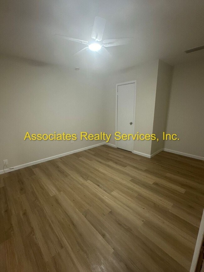 Building Photo - SUBLEASE: Remodeled 4BD/2BA Home with Den in Northwood!