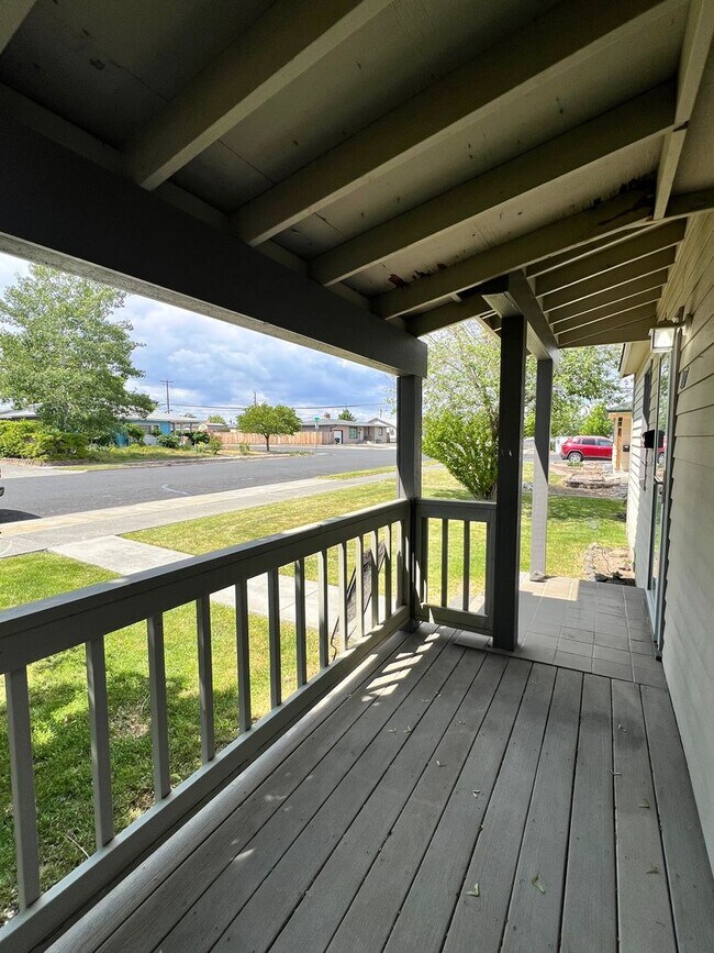 Building Photo - 2 Bed 1 Bath Home w/ Huge Shop For Rent!!!