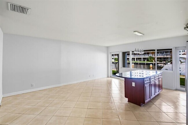 Building Photo - 2881 NE 32nd St