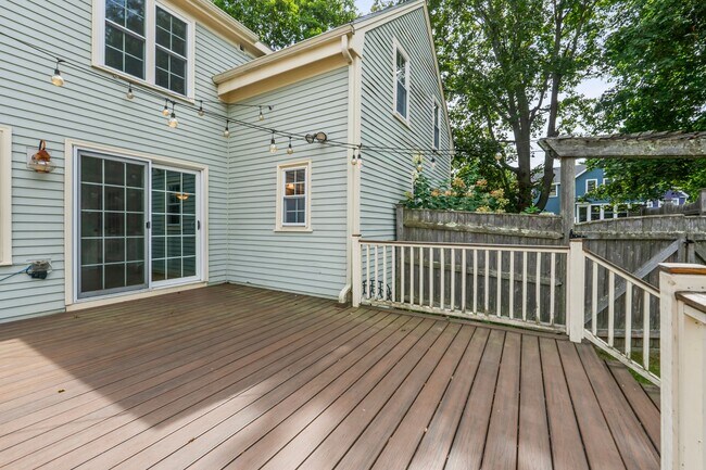 Building Photo - New England Style Farm House for RENT in P...