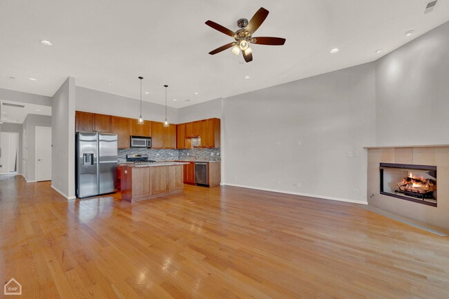 Building Photo - 1843 W North Ave