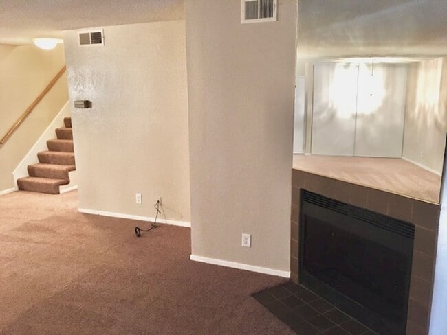 Building Photo - Great 2 bed 2 bath Condo in San Pablo Gate...