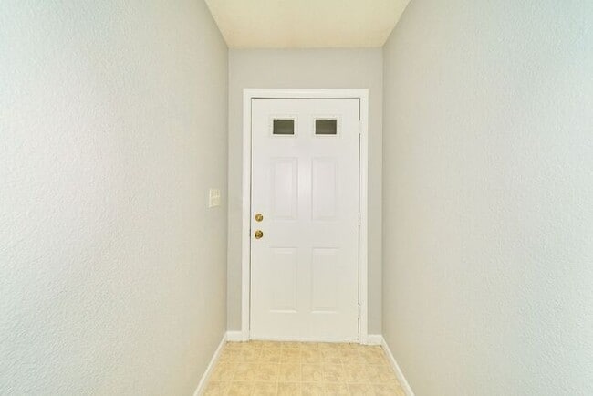 Building Photo - Sweet 3 Bedroom 2.5 Bath in Popular Maple Grove Estates