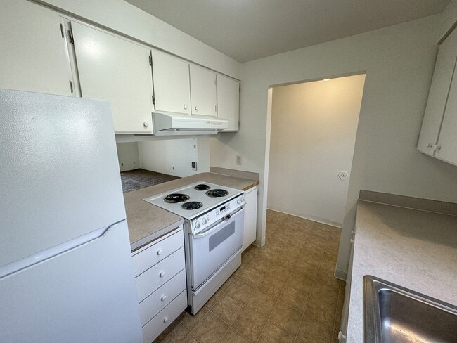 Building Photo - ANNETTE372-374