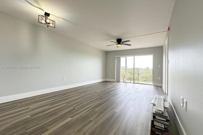 Building Photo - 3110 N Pine Island Rd