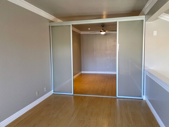 Building Photo - 2247 Martinique Ln