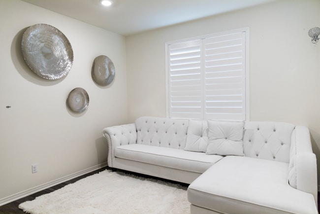 Building Photo - 5217 Clementine Ave.