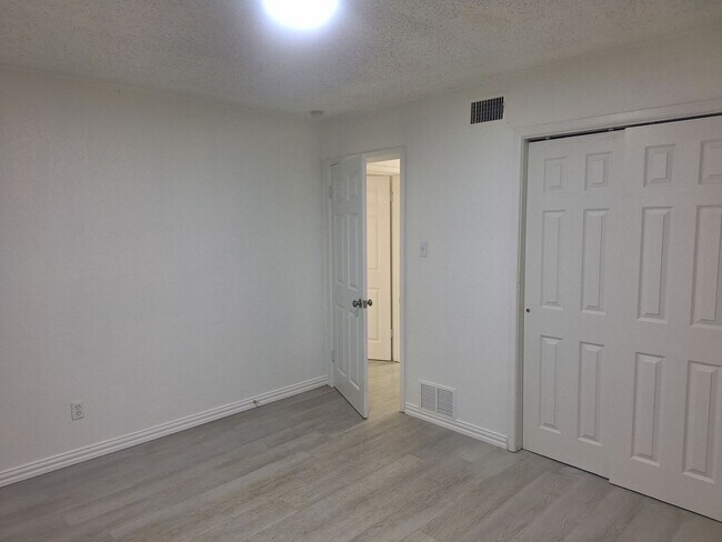 Building Photo - 5912 Maceo Ln