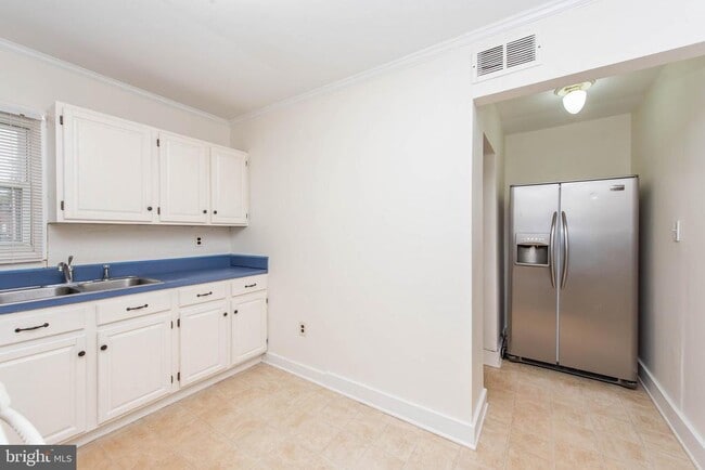 Building Photo - 919 Carroll Ave