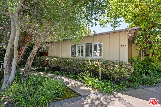 Primary Photo - 449 N Bundy Dr