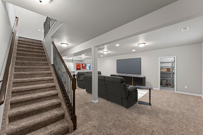 Building Photo - Beautifully Updated 4-Bedroom Home with Op...