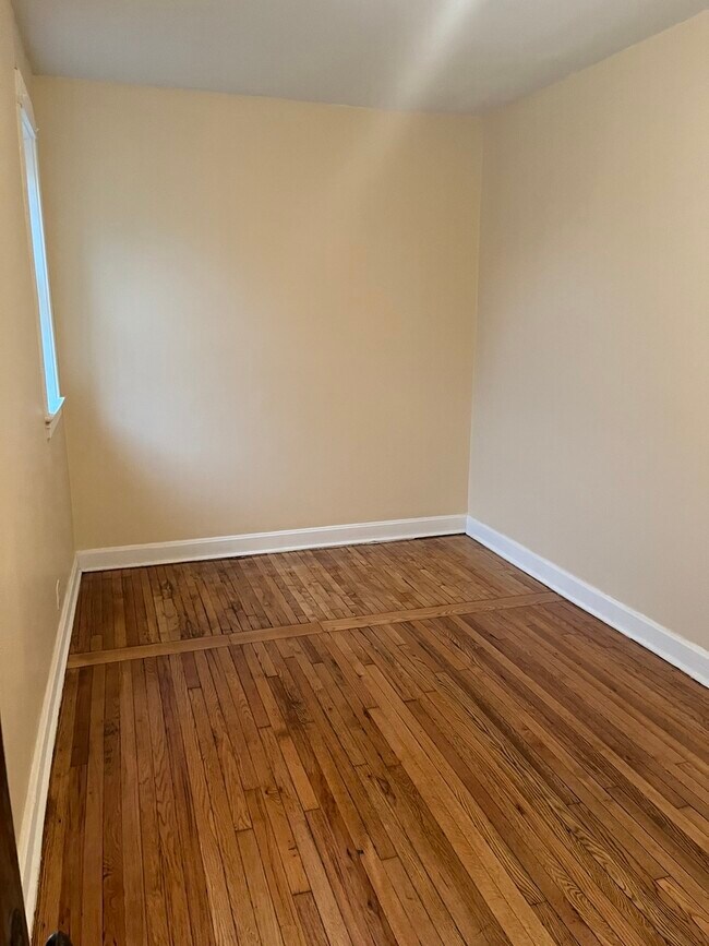 Building Photo - 7419 S INGLESIDE Ave