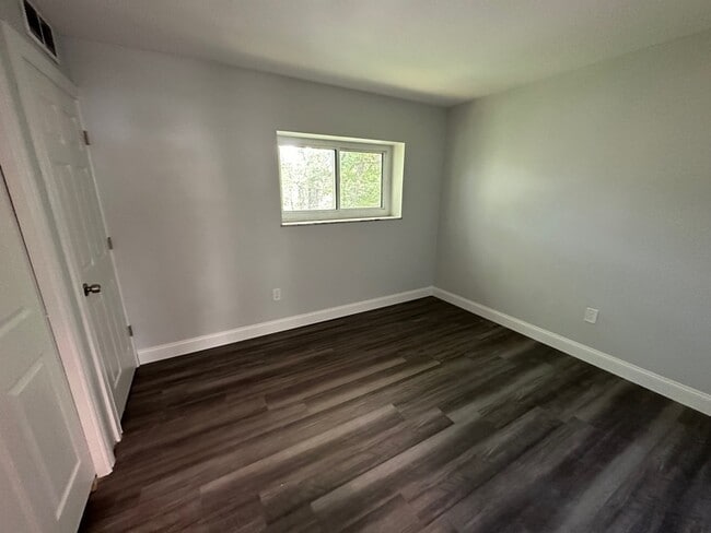 Building Photo - 908 Erdner Ave