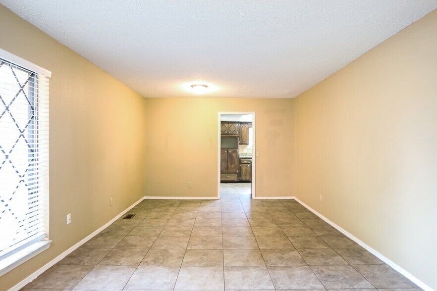 Building Photo - 9713 Hummingbird Ln