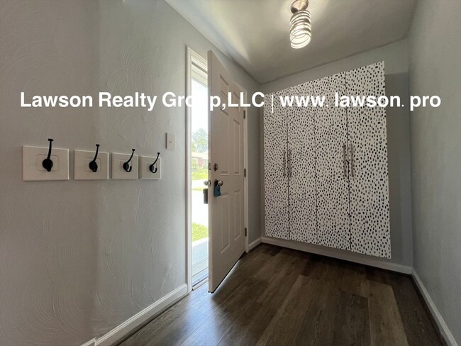 Building Photo - Updated, Cozy, and Clean- One Level Living...
