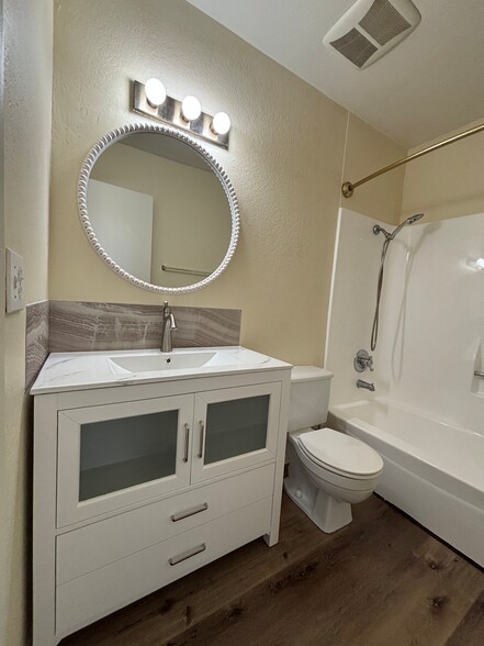 Building Photo - 16481 Waterway Cir