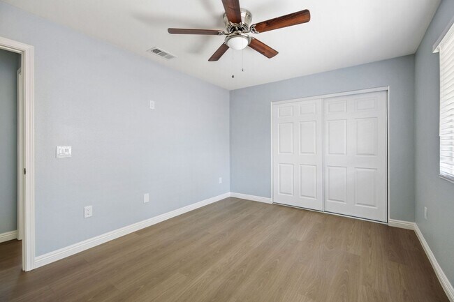 Building Photo - HALF OFF 1ST MONTH RENT- 2 Bedroom/ 2 bath...