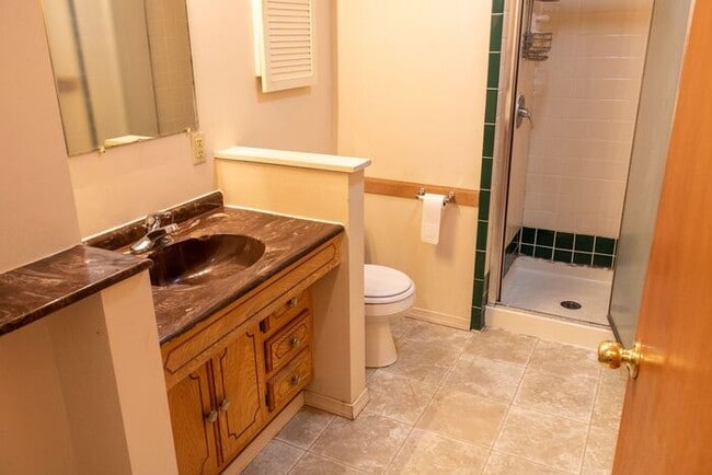 Building Photo - $2,100 | 3 Bedroom, 2 Bathroom House | Pet...