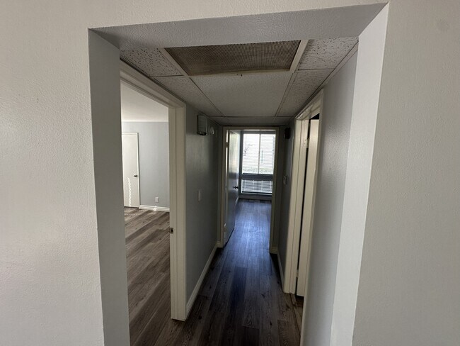 Building Photo - 9900 Jordan Ave