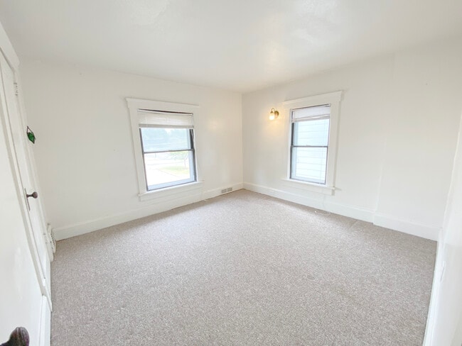 Building Photo - 529 Clarendon Ave NW