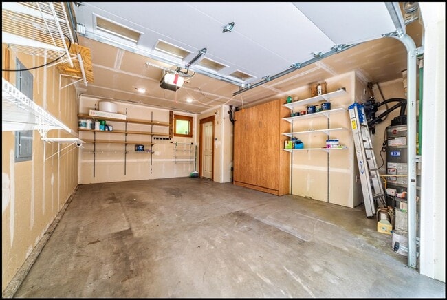 Building Photo - Beautiful 2BR/1.5BA Corner Townhome in the...