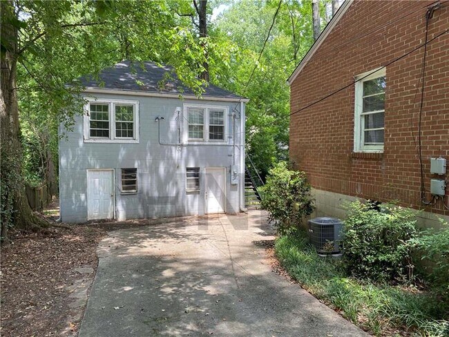 Building Photo - 117 Shadowmoor Dr