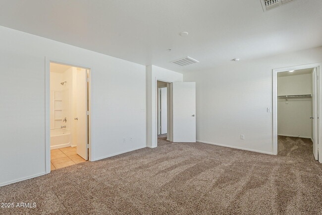 Building Photo - 3022 E Donner Dr